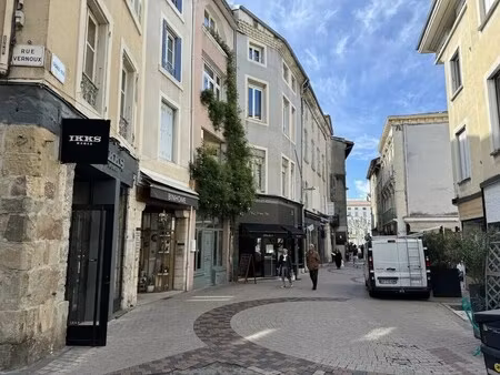 location commerce 128 m²