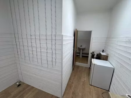 location commerce 27 m²