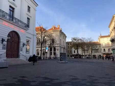 location commerce valence 26000 92m²