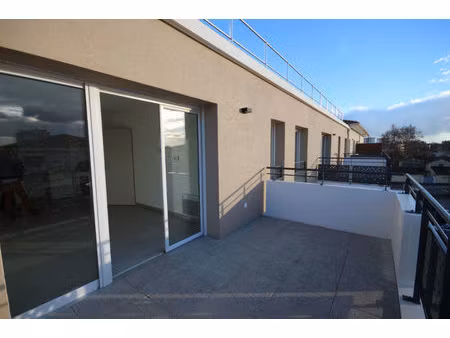 a louer avignon (84000) - route de lyon : t2 - 37.70 m2 - dernier étage ascenseur - avec t