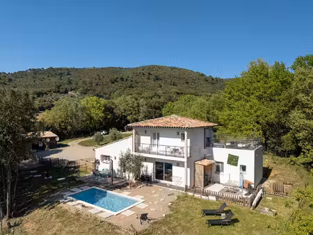 à vendre en exclusivité ! maison récente avec piscine  dépendance et hangar à ampus