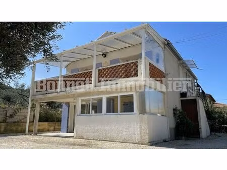 villa en excellent état à nyons  divisée en 2 appartements t3