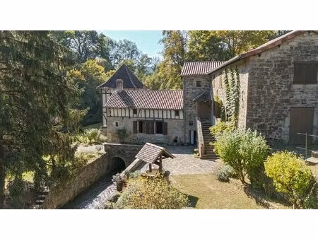ancien moulin à eau du xviiie siècle rénové par architecte