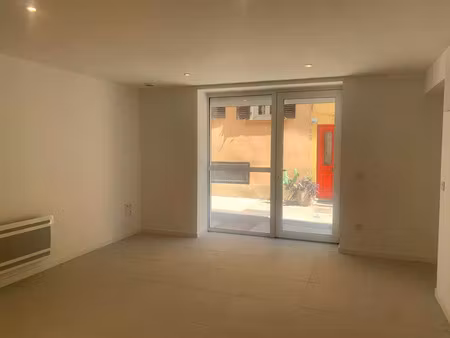 location local commercial 1 pièces 31m2 solliès-toucas 83210 - 500 € - surface privée