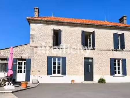 vente maison à lorignac (17240) : à vendre / 196m² lorignac