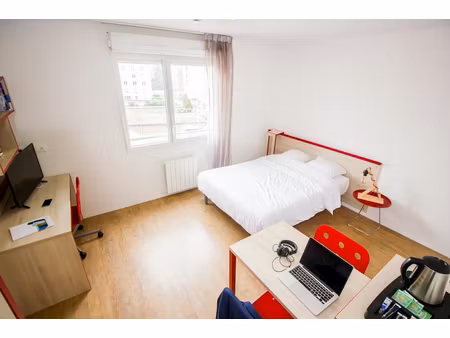 a louer  studio meublé dans une résidence étudiante (lyon 7ème)