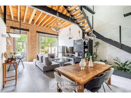 maison en pierres dorées aux prestations haut de gamme