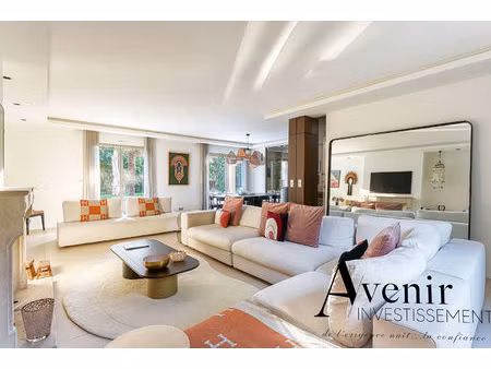 ecully - maison d'exception de 363m2 - terrain de 1400m2 et piscine