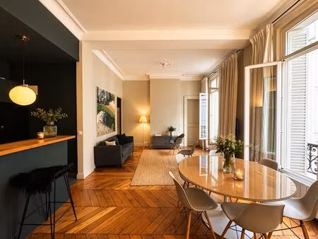 magnifique t2/t3  en parfait état avec belle hauteur sous plafond