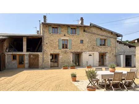 maison de village en pierre divisble