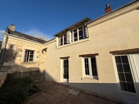 maison ancienne avec jardin et dépendances dans le centre de chinon