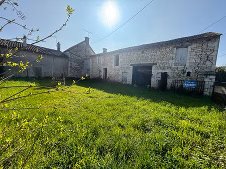 ancienne ferme avec dépendances à marcay