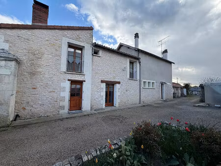 maison ancienne avec dépendances à richelieu