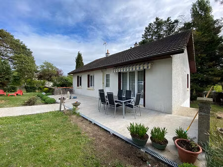 pavillon de plain-pied à rivière