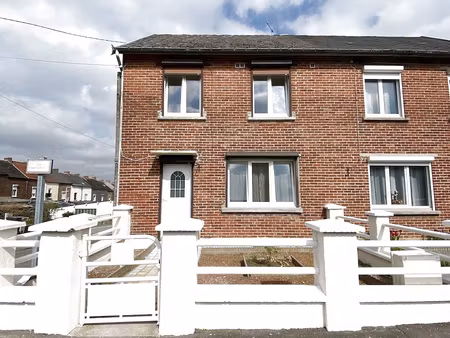 maison semi individuelle garage jardin proche frontière