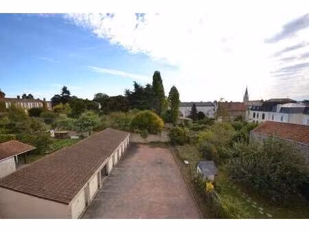 location garage box et parking à chantonnay (85110) : à louer / chantonnay