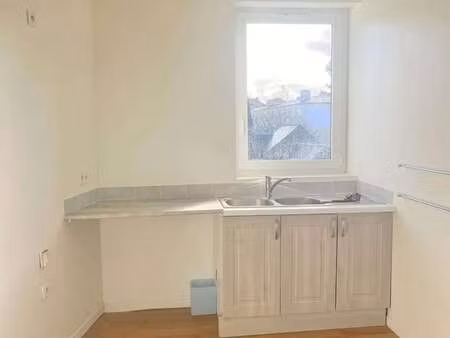 location appartement 2 pièces à guingamp (22200) : à louer 2 pièces / 35m² guingamp