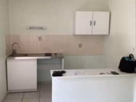 location appartement t1 à rostrenen (22110) : à louer t1 / 17m² rostrenen