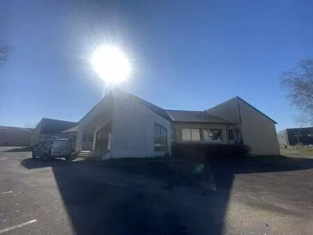 location bureaux et commerces à la selle-en-luitré (35133) : à louer / la selle-en-luitré