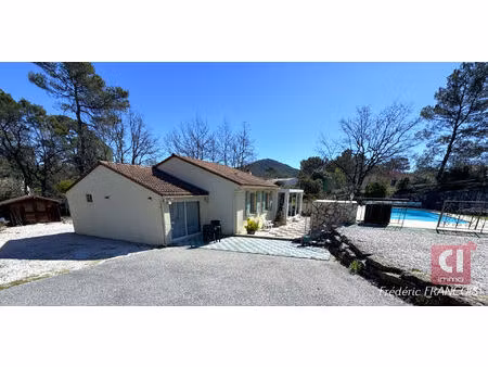 a vendre maison 3 chambres de 111 m² à rocbaron avec piscine