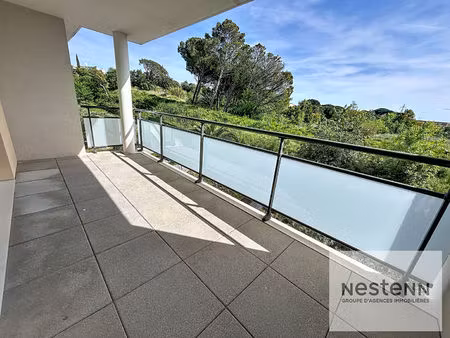 fréjus  dernier étage  2 pièces  terrasse et garage