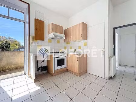 location appartement 3 pièces à airvault (79600) : à louer 3 pièces / 44m² airvault