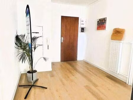 location bureaux et commerces à toulon (83000) : à louer / 58m² toulon