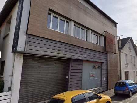 bâtiment professionnel avec 20 parkings.