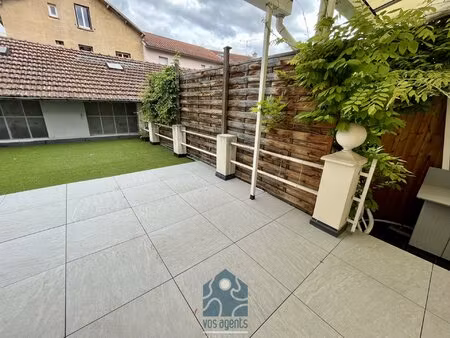 maison avec terrasse  parking et dépendances