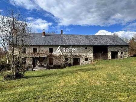 ensemble de deux fermettes en pierre sur 7.5 ha sainte-christine