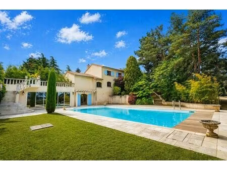 villa de 374m² sur un terrain arboré de 3090m² à villars !
