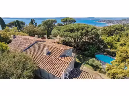 villa avec piscine en bord de mer sainte-maxime (83)