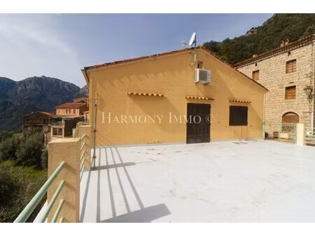 maison de village  jolie vue montagne avec appartements au cœur du village d’ota.