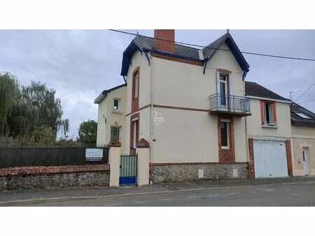 location maison à évron (53600) : à louer / 80m² évron