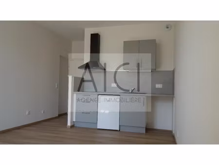 f1 état neuf avec parking privatif plein centre ville