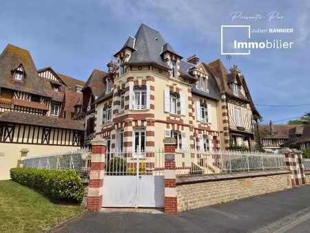 cabourg place du grand hôtel – appartement lumineux au dernier étage avec stationnement  à