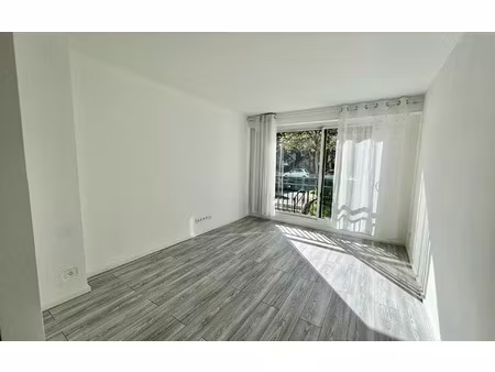 location appartement  m² t-2 à fresnes  1 130 €