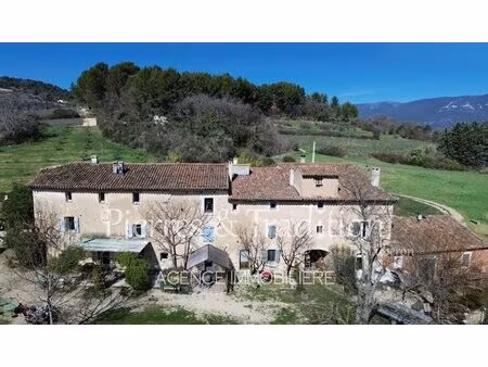 exclusivité – propriété d’exception de plus de 3 7 hectares au cœur du luberon