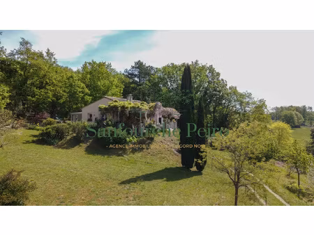 à quelques minutes de sarlat-la-canéda  au coeur du très rech