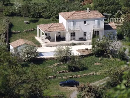 jolie villa récente à deux pas de les vans