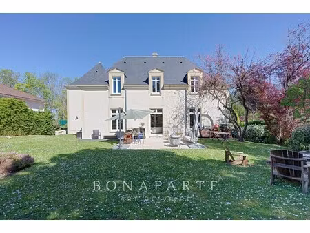 maison de luxe à vendre dans le quartier centre ville-jonchère