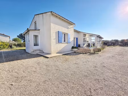 maison de plain-pied avec grand espace vert