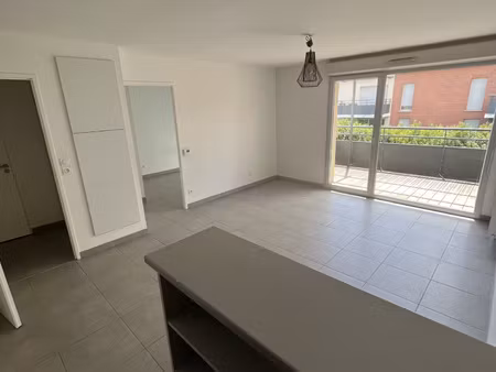 castanet t2 42m2   balcon  parking