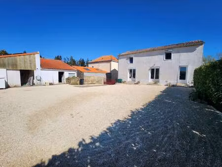 vente maison à mareuil-sur-lay-dissais (85320) : à vendre / 132m² mareuil-sur-lay-dissais