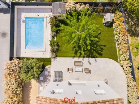 villa de luxe à vendre dans le quartier logis neuf est