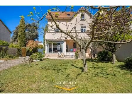château à vendre dans le quartier montchat