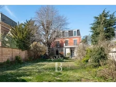 hôtel particulier à vendre dans le quartier bécon