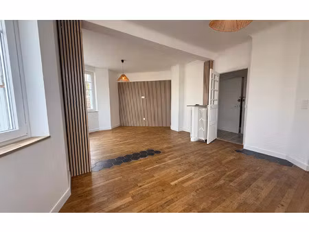 location appartement  59 m² t-2 à laon  690 €