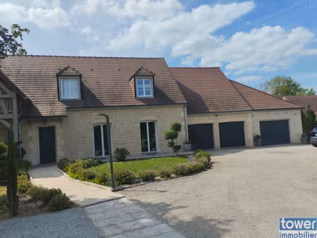 propriete  7 pièce(s)  5 chambre(s)  215 m²