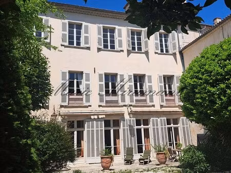 hôtel particulier à vendre dans le quartier la balance-palais des papes